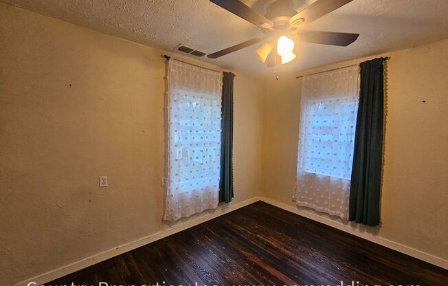 3 beds, 1 bath, $1,995