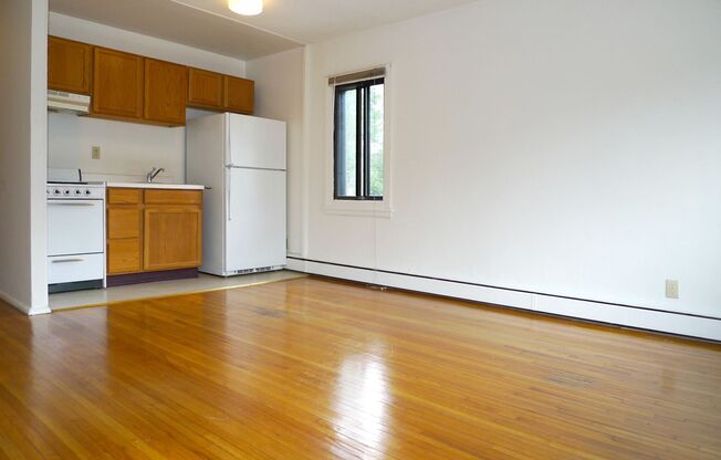 1 bed, 1 bath, 410 sqft, $900, Unit 1 - 26