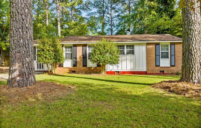 3 Bedroom Ranch near Duke Raleigh Hospital, Fenced-in Yard, Pet Friendly!