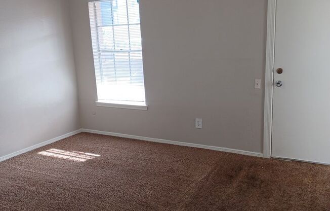 3 beds, 2 baths, 1,320 sqft, $1,320, Unit 79