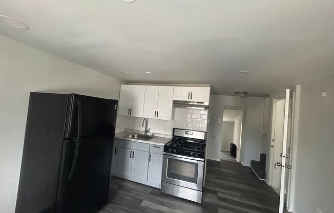 2 beds, 1 bath, $1,195