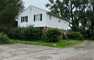 6028 Laurel Hall Dr