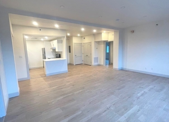 4 beds, 2 baths, 1,600 sqft, $7,995, Unit 701