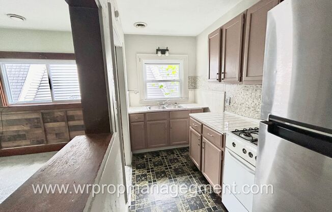 1 bed, 1 bath, 750 sqft, $699, Unit 442FRON