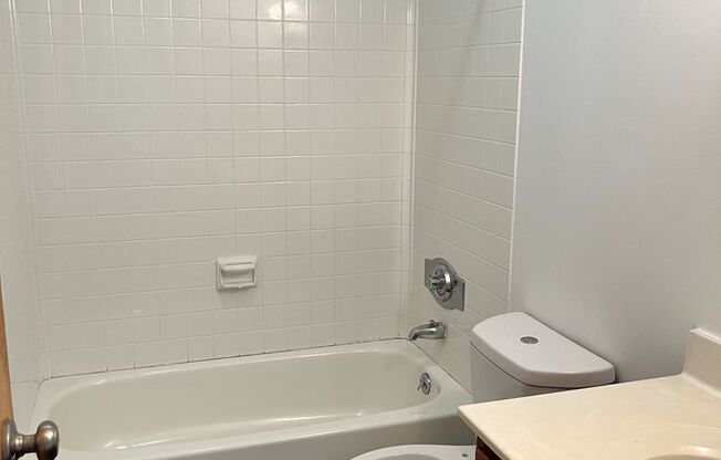 1 bed, 1 bath, 715 sqft, $1,820, Unit 35-208