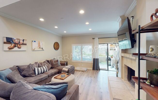 Beautiful 2 bed/2 Bath Home in Costa Mesa!