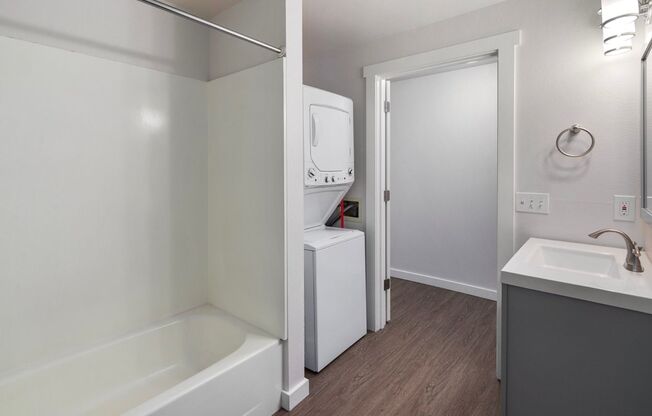 1 bed, 1 bath, 700 sqft, $1,739, Unit 105