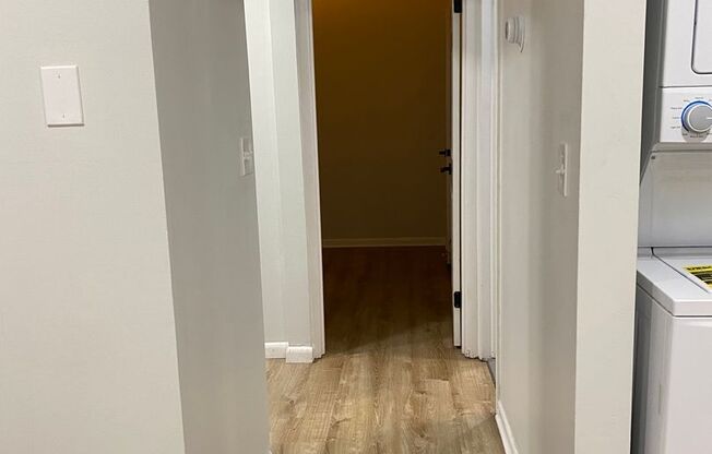 1 bed, 1 bath, 750 sqft, $1,695, Unit B01