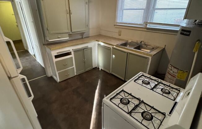 2 beds, 1 bath, $950