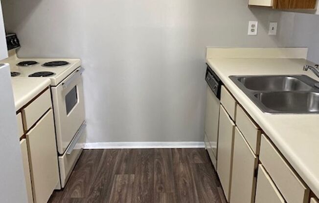 1 bed, 1 bath, 844 sqft, $975, Unit 17