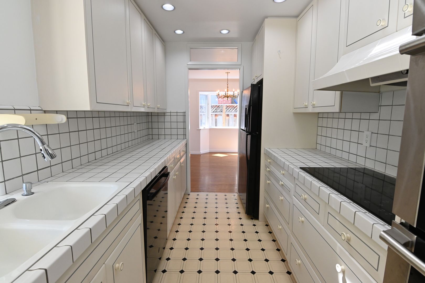 West SJ Beauty, Pool & Spa, 2/2 SFR