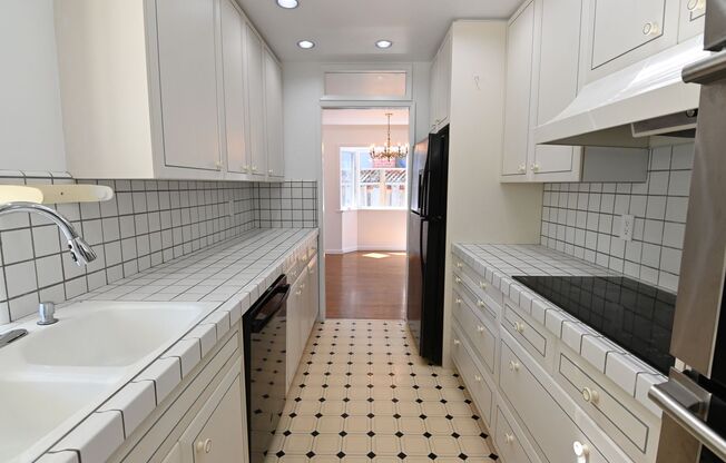 West SJ Beauty, Pool & Spa, 2/2 SFR