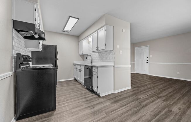 2 beds, 1 bath, $1,275, Unit 132