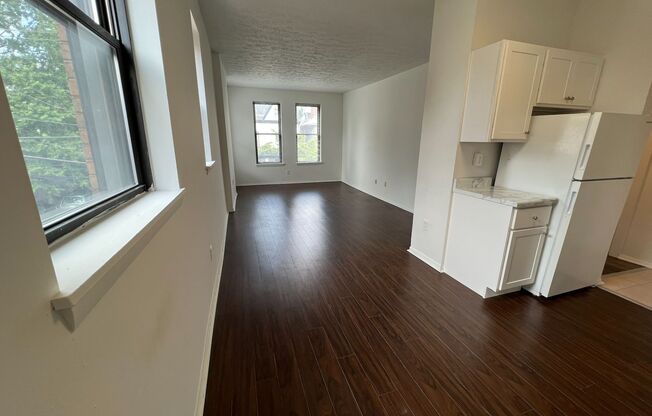 3 beds, 1 bath, 810 sqft, $2,350, Unit 732 S. Millvale Ave. #B6