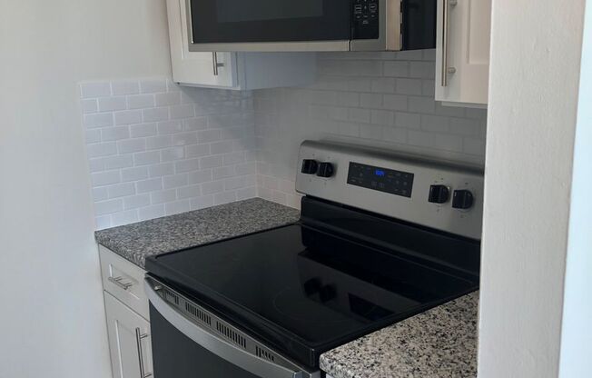 1 bed, 1 bath, 650 sqft, $1,299, Unit 17