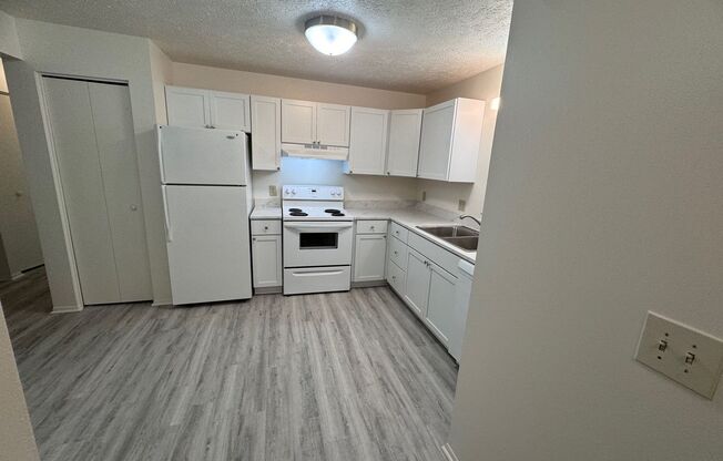 2 beds, 1 bath, 853 sqft, $1,595, Unit 1530 - 12