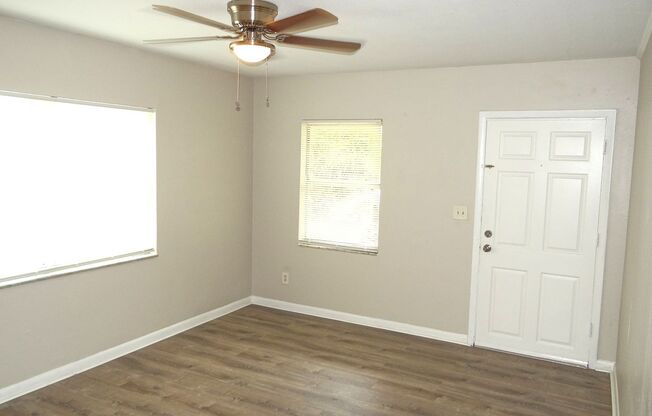 3 Bedroom, 1 bath home - Just renovated
