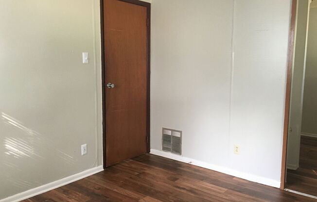 3 beds, 1 bath, $1,100