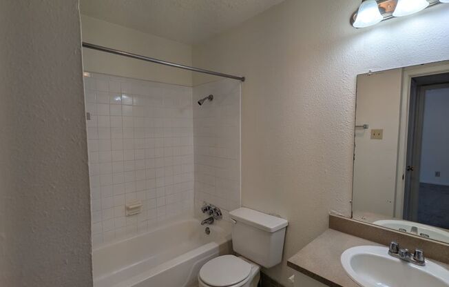 1 bed, 1 bath, 784 sqft, $790, Unit 43-B