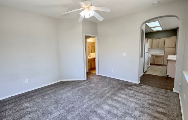 $2,095 Willow & Shepherd, 2 Bedroom + office -  W Casanova Ln, Clovis