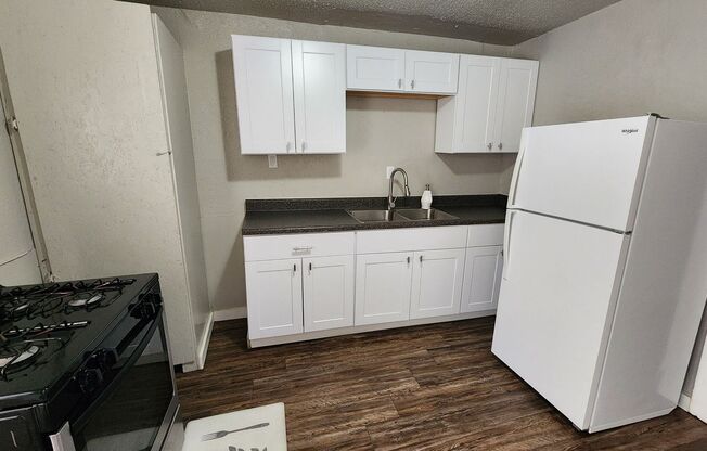 1 bed, 1 bath, $650