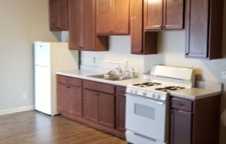 Studio, 1 bath, 425 sqft, $869, Unit 211