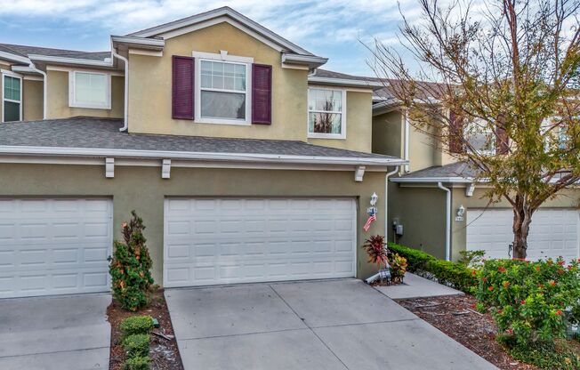 Gorgeous Furnished Townhome 3br/2.5ba/2car garage in Gated Community of Whittington Court!