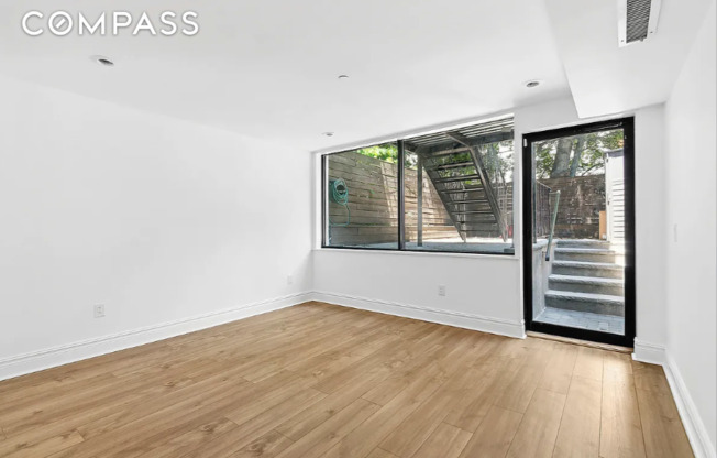 1083 LAFAYETTE AVE
