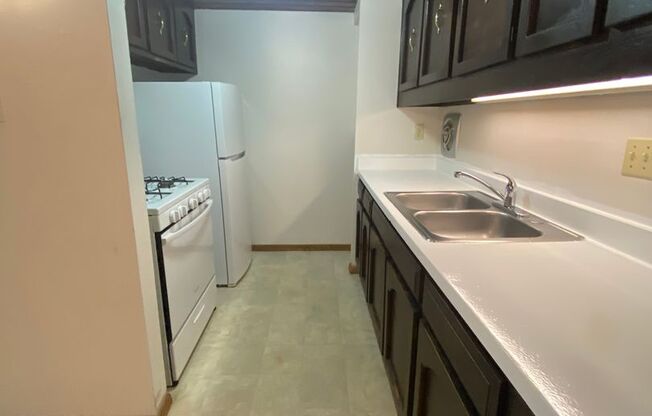3 beds, 1.5 baths, 1,066 sqft, $1,499, Unit 5242 02
