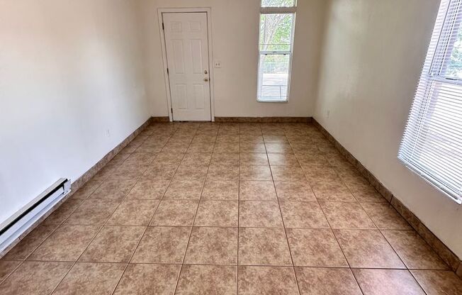 1002 Edith Blvd. SE