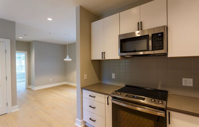 2 beds, 2 baths, 949 sqft, $2,600, Unit #301