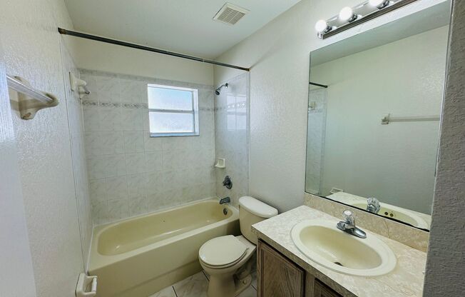 4 beds, 2 baths, $1,695, Unit UNIT A