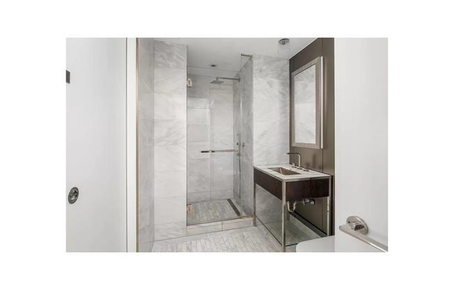 1 bed, 2 baths, 904 sqft, $6,700, Unit 9D