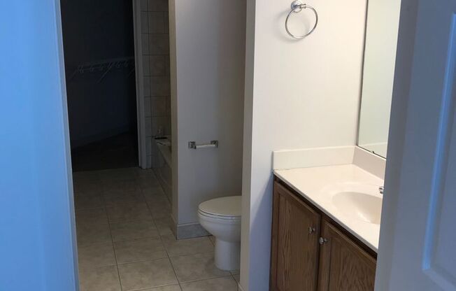 2 beds, 2 baths, 840 sqft, $1,979, Unit 4-0502