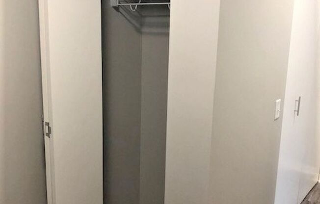 1 bed, 1 bath, 698 sqft, $1,425, Unit 301