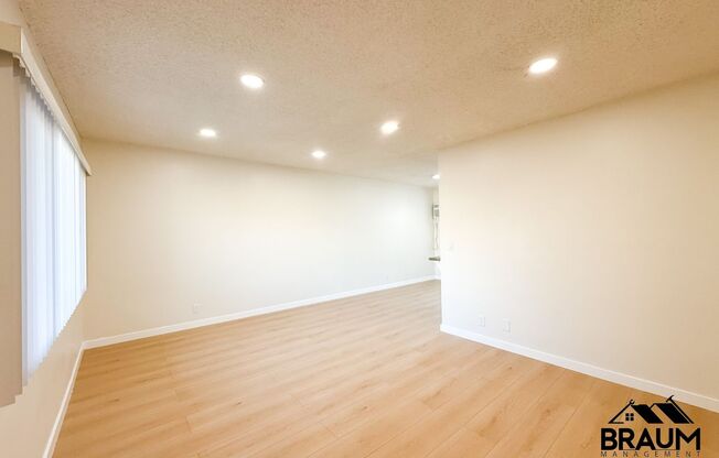 Villa East at Oxnard St.