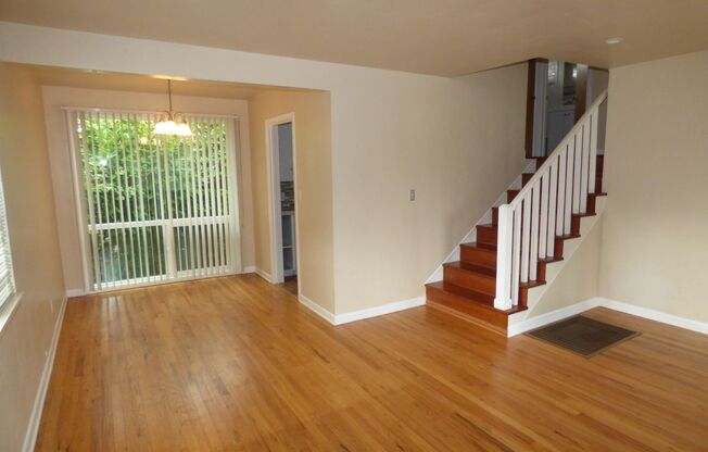 Yenste01 - 955-985 Fir St S