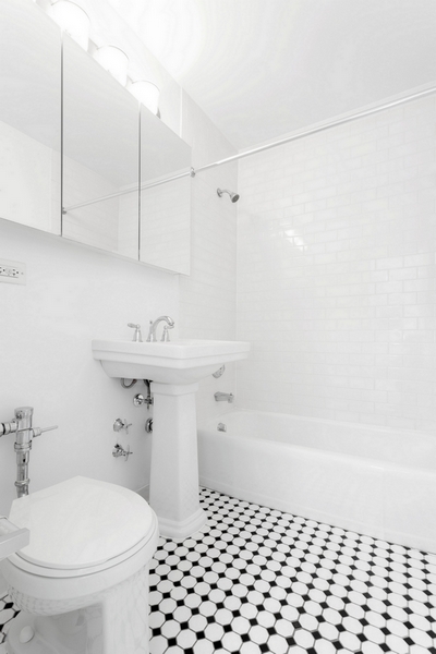 1 bed, 1 bath, 809 sqft, $2,676.92