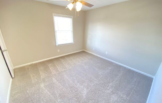 2 beds, 1.5 baths, 832 sqft, $1,100, Unit 874 Oakwood Villa