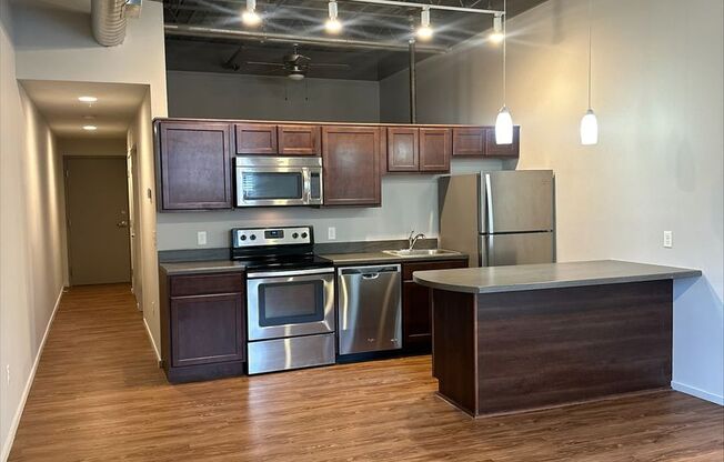 1 bed, 1 bath, 678 sqft, $1,160, Unit 222