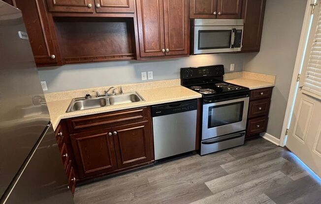 2 beds, 2 baths, 1,100 sqft, $1,075, Unit E-1