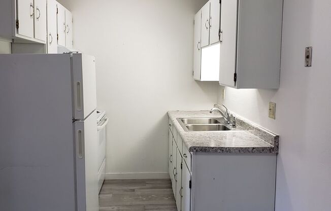 2 beds, 1 bath, $800, Unit 1