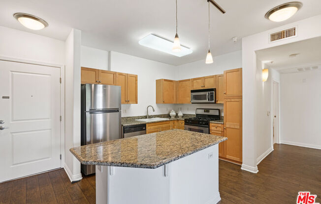 1 bed, 1 bath, 910 sqft, $2,900, Unit 355