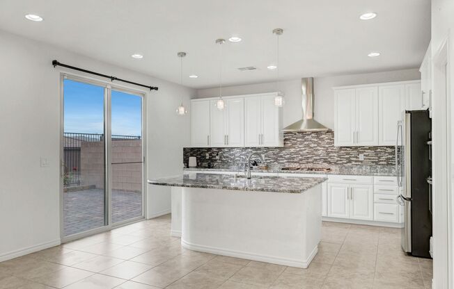 Stunning 4 Bedroom with Mountain Views!