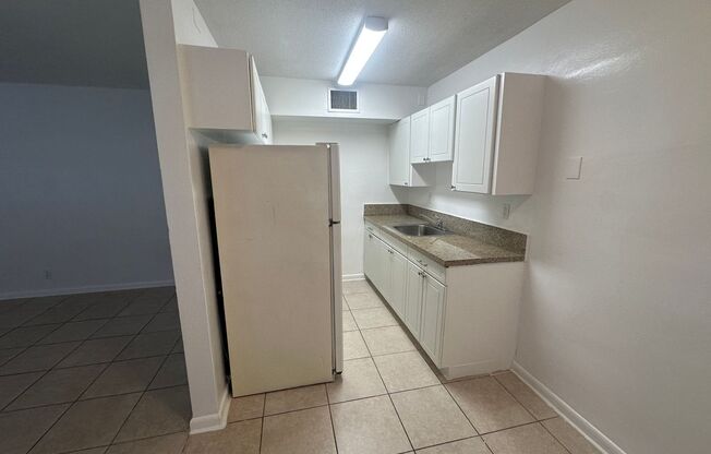 1 bed, 1 bath, 600 sqft, $1,425, Unit F2