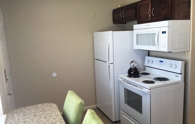 2 beds, 1 bath, 800 sqft, $750, Unit #35