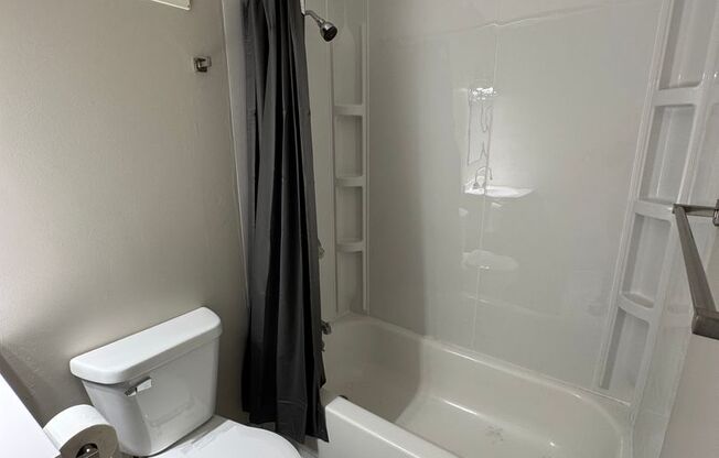 3 beds, 1 bath, $1,225, Unit 203