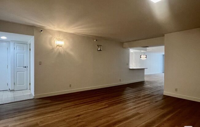 1 bed, 1.5 baths, 1,943 sqft, $5,200, Unit 402