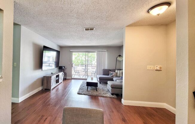 3 beds, 3 baths, $1,700, Unit Unit 527