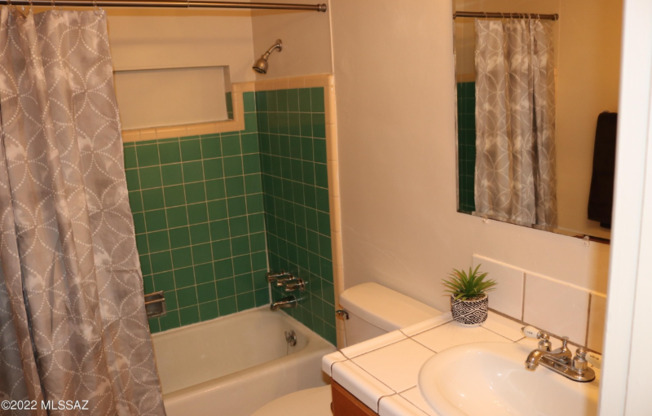 6139 E 2 ST